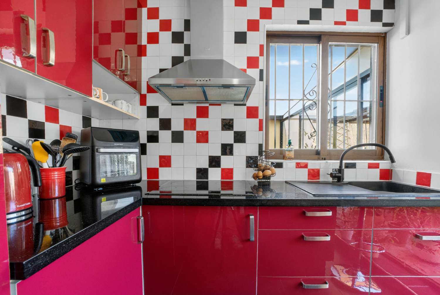 EXCLUSIVA VILLA DE DISEÑO CON PISCINA PRIVADA Y PLACAS SOLARES EN LOS ÁNGELES, TORREVIEJA