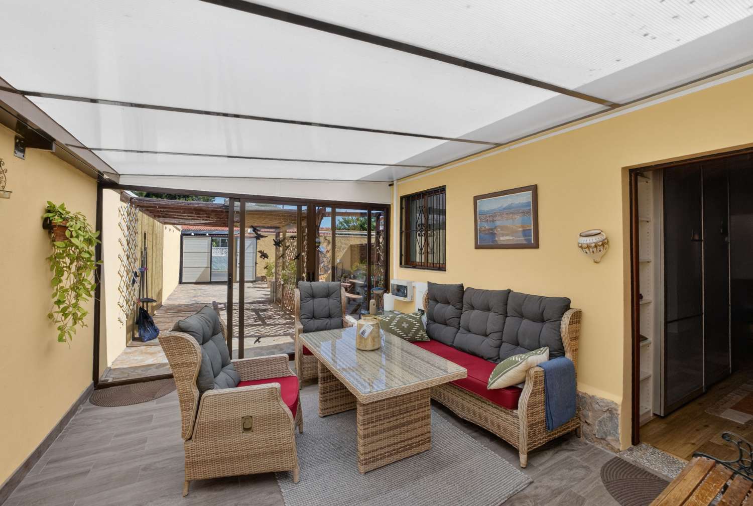 EXCLUSIVA VILLA DE DISEÑO CON PISCINA PRIVADA Y PLACAS SOLARES EN LOS ÁNGELES, TORREVIEJA