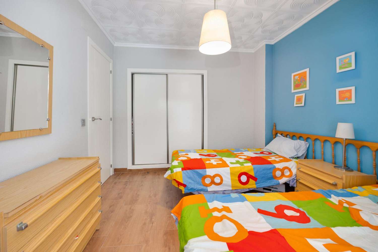 APARTAMENTO AMPLIO A 20 METROS DE LA PLAYA DEL ACEQUIÓN – ORIENTACIÓN SUR Y LISTO PARA ENTRAR A VIVIR