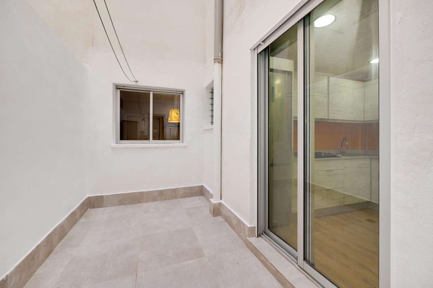 APARTAMENTO AMPLIO A 20 METROS DE LA PLAYA DEL ACEQUIÓN – ORIENTACIÓN SUR Y LISTO PARA ENTRAR A VIVIR