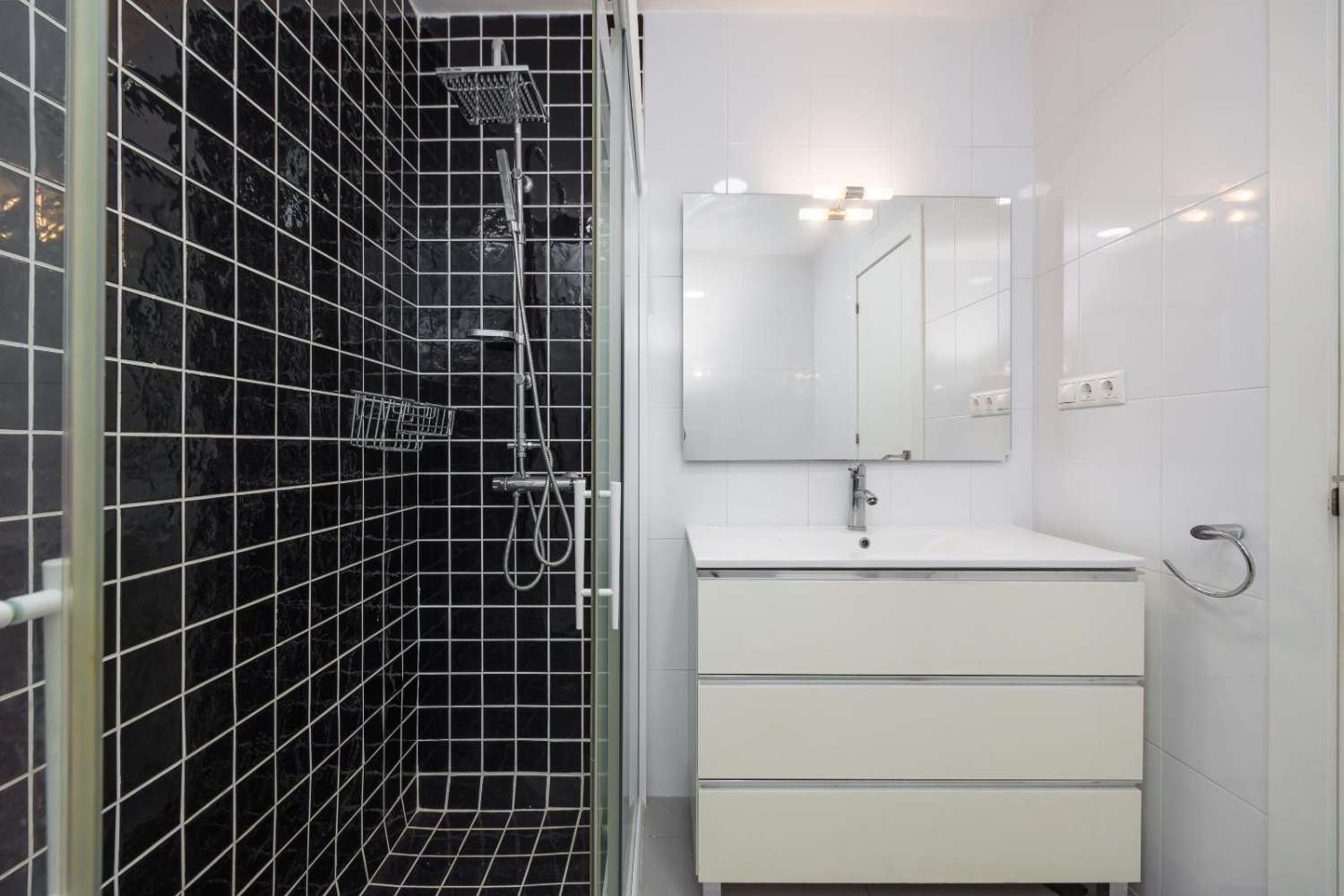 APARTAMENTO AMPLIO A 20 METROS DE LA PLAYA DEL ACEQUIÓN – ORIENTACIÓN SUR Y LISTO PARA ENTRAR A VIVIR