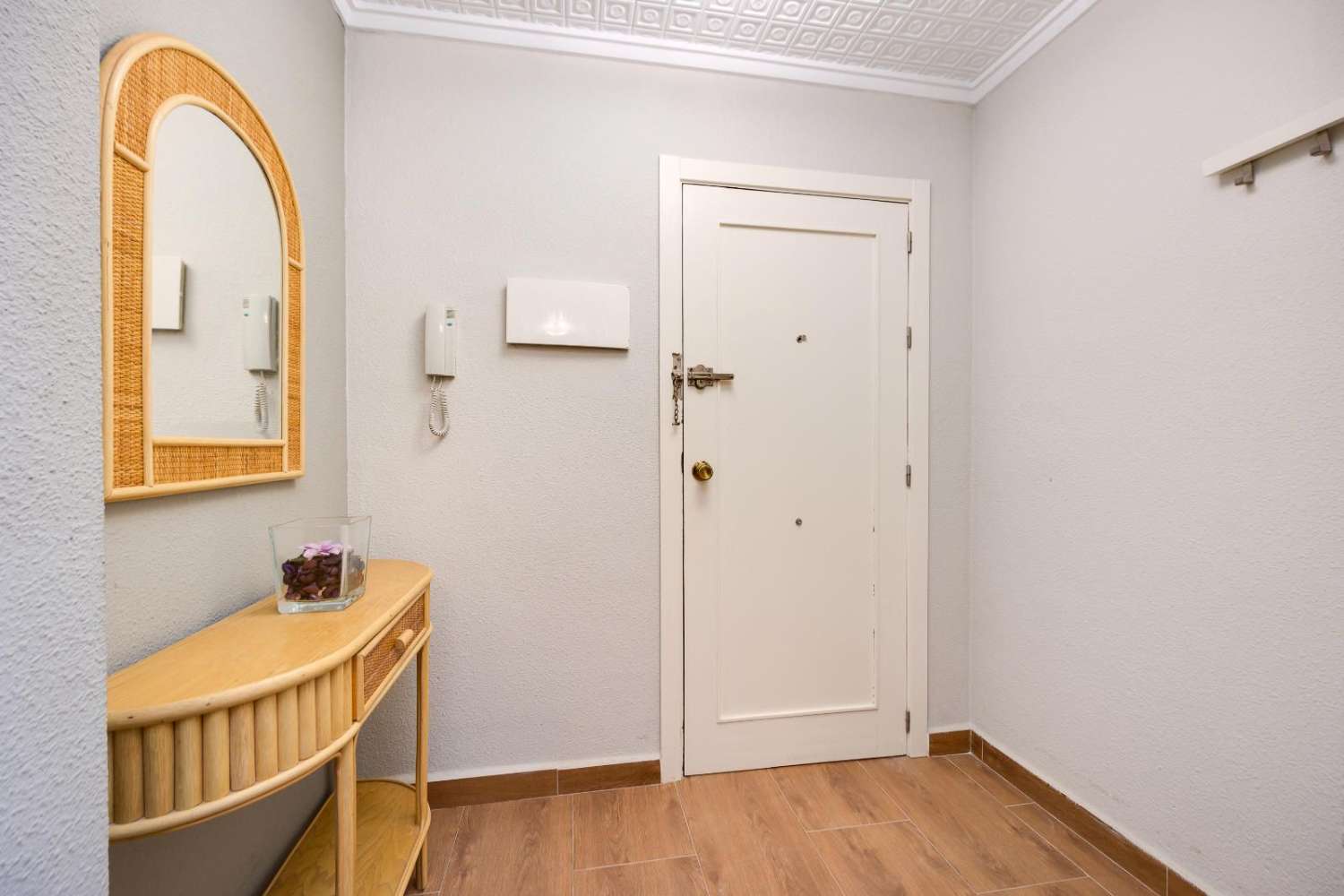APARTAMENTO AMPLIO A 20 METROS DE LA PLAYA DEL ACEQUIÓN – ORIENTACIÓN SUR Y LISTO PARA ENTRAR A VIVIR