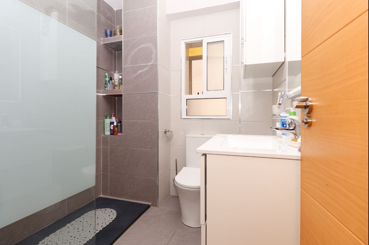 AMPLIO APARTAMENTO JUNTO AL PARQUE DE LAS NACIONES EN PLENO CENTRO DE TORREVIEJA