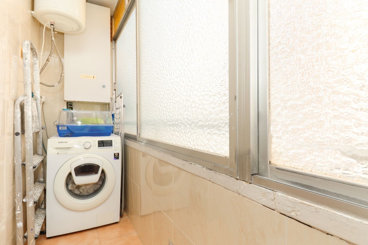 AMPLIO APARTAMENTO JUNTO AL PARQUE DE LAS NACIONES EN PLENO CENTRO DE TORREVIEJA