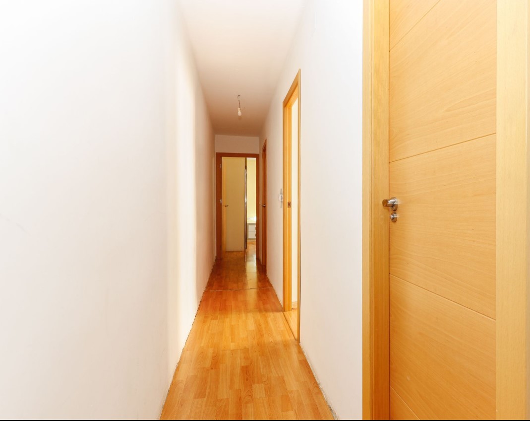 AMPLIO APARTAMENTO JUNTO AL PARQUE DE LAS NACIONES EN PLENO CENTRO DE TORREVIEJA