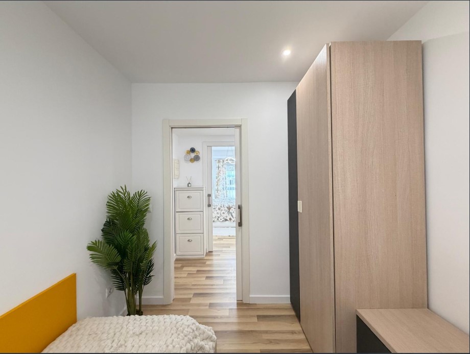 AMPLIO APARTAMENTO REFORMADO A 100 METROS DEL PUERTO Y PASEO MARÍTIMO DE TORREVIEJA