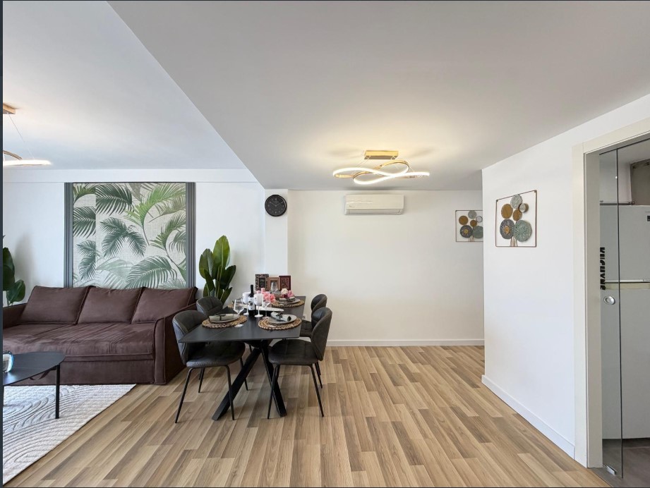 AMPLIO APARTAMENTO REFORMADO A 100 METROS DEL PUERTO Y PASEO MARÍTIMO DE TORREVIEJA