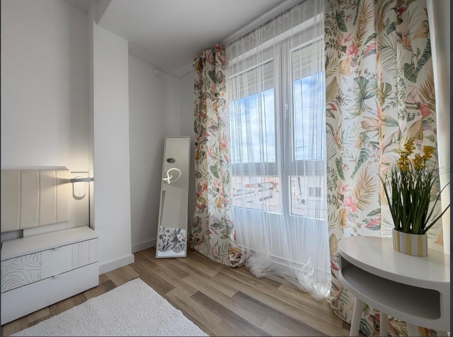 AMPLIO APARTAMENTO REFORMADO A 100 METROS DEL PUERTO Y PASEO MARÍTIMO DE TORREVIEJA