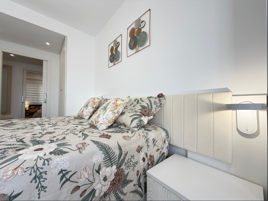 AMPLIO APARTAMENTO REFORMADO A 100 METROS DEL PUERTO Y PASEO MARÍTIMO DE TORREVIEJA