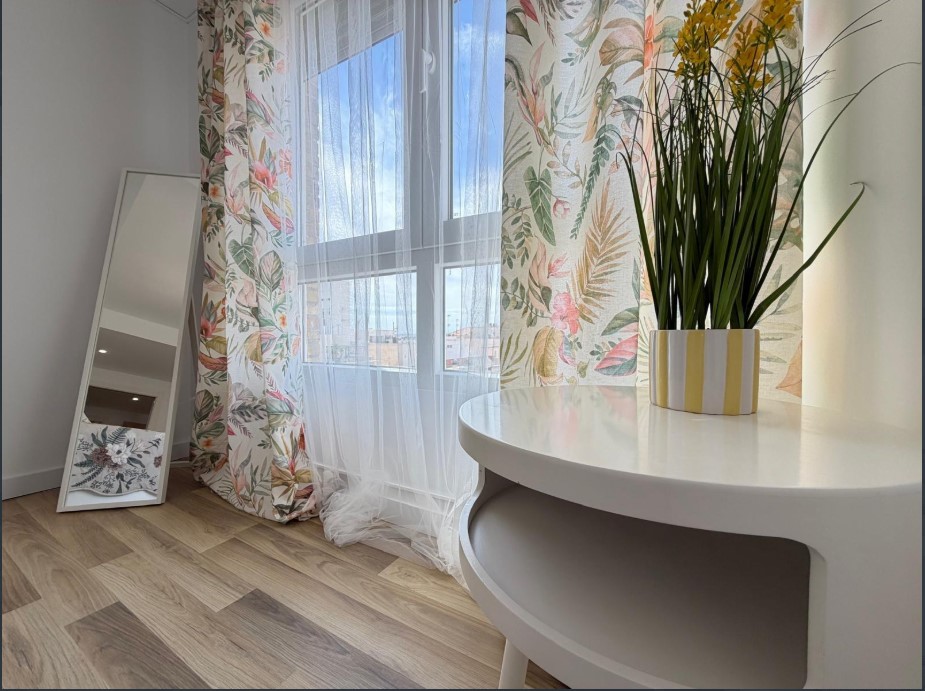 AMPLIO APARTAMENTO REFORMADO A 100 METROS DEL PUERTO Y PASEO MARÍTIMO DE TORREVIEJA