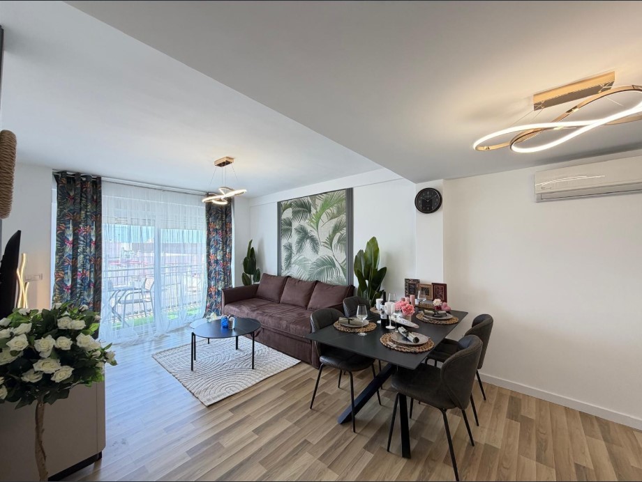AMPLIO APARTAMENTO REFORMADO A 100 METROS DEL PUERTO Y PASEO MARÍTIMO DE TORREVIEJA