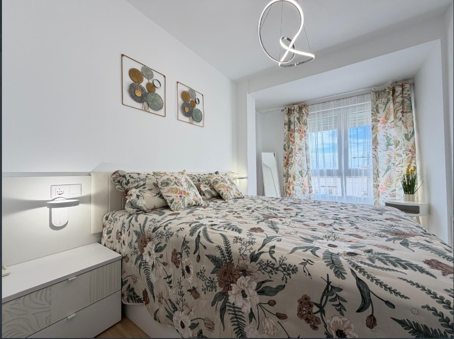 AMPLIO APARTAMENTO REFORMADO A 100 METROS DEL PUERTO Y PASEO MARÍTIMO DE TORREVIEJA