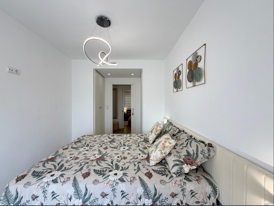 AMPLIO APARTAMENTO REFORMADO A 100 METROS DEL PUERTO Y PASEO MARÍTIMO DE TORREVIEJA