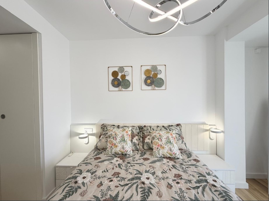 AMPLIO APARTAMENTO REFORMADO A 100 METROS DEL PUERTO Y PASEO MARÍTIMO DE TORREVIEJA