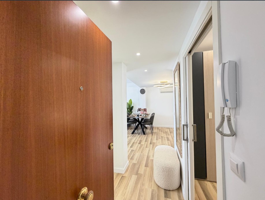 AMPLIO APARTAMENTO REFORMADO A 100 METROS DEL PUERTO Y PASEO MARÍTIMO DE TORREVIEJA