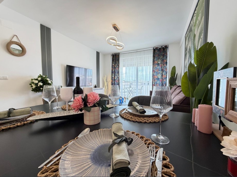AMPLIO APARTAMENTO REFORMADO A 100 METROS DEL PUERTO Y PASEO MARÍTIMO DE TORREVIEJA