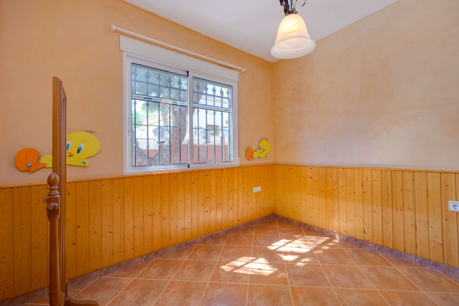 EXCLUSIVA VILLA MEDITERRÁNEA CON PARCELA DE 1.250 M², PISCINA PRIVADA Y APARTAMENTO INDEPENDIENTE EN SAN MIGUEL DE SALINAS