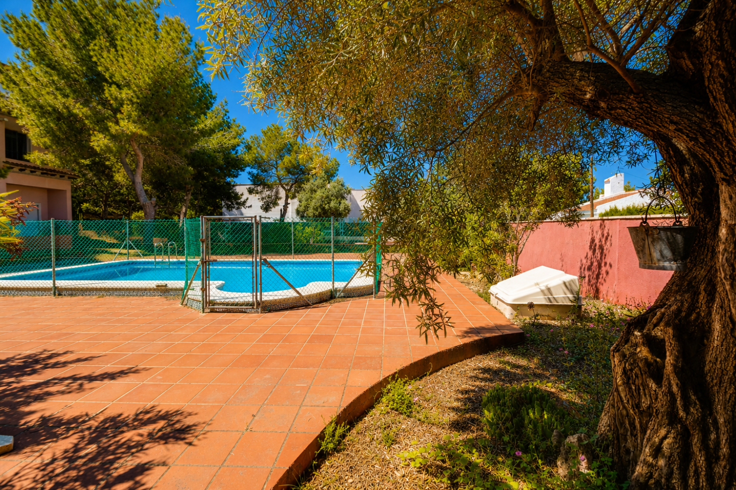 EXCLUSIVA VILLA MEDITERRÁNEA CON PARCELA DE 1.250 M², PISCINA PRIVADA Y APARTAMENTO INDEPENDIENTE EN SAN MIGUEL DE SALINAS