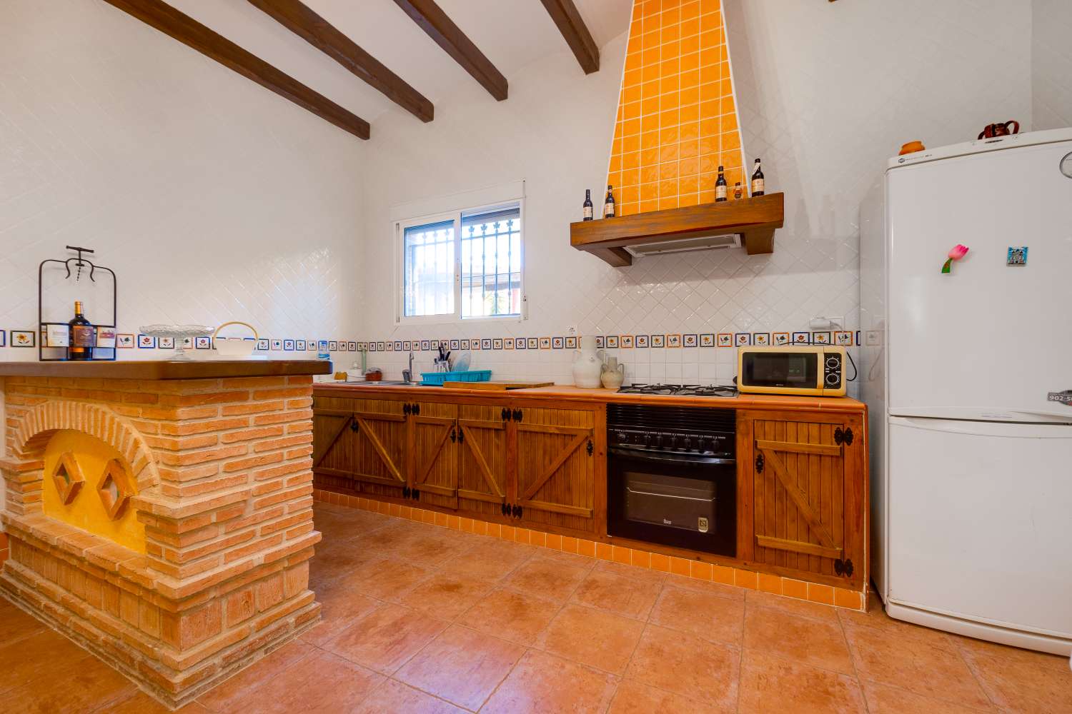 EXCLUSIVA VILLA MEDITERRÁNEA CON PARCELA DE 1.250 M², PISCINA PRIVADA Y APARTAMENTO INDEPENDIENTE EN SAN MIGUEL DE SALINAS