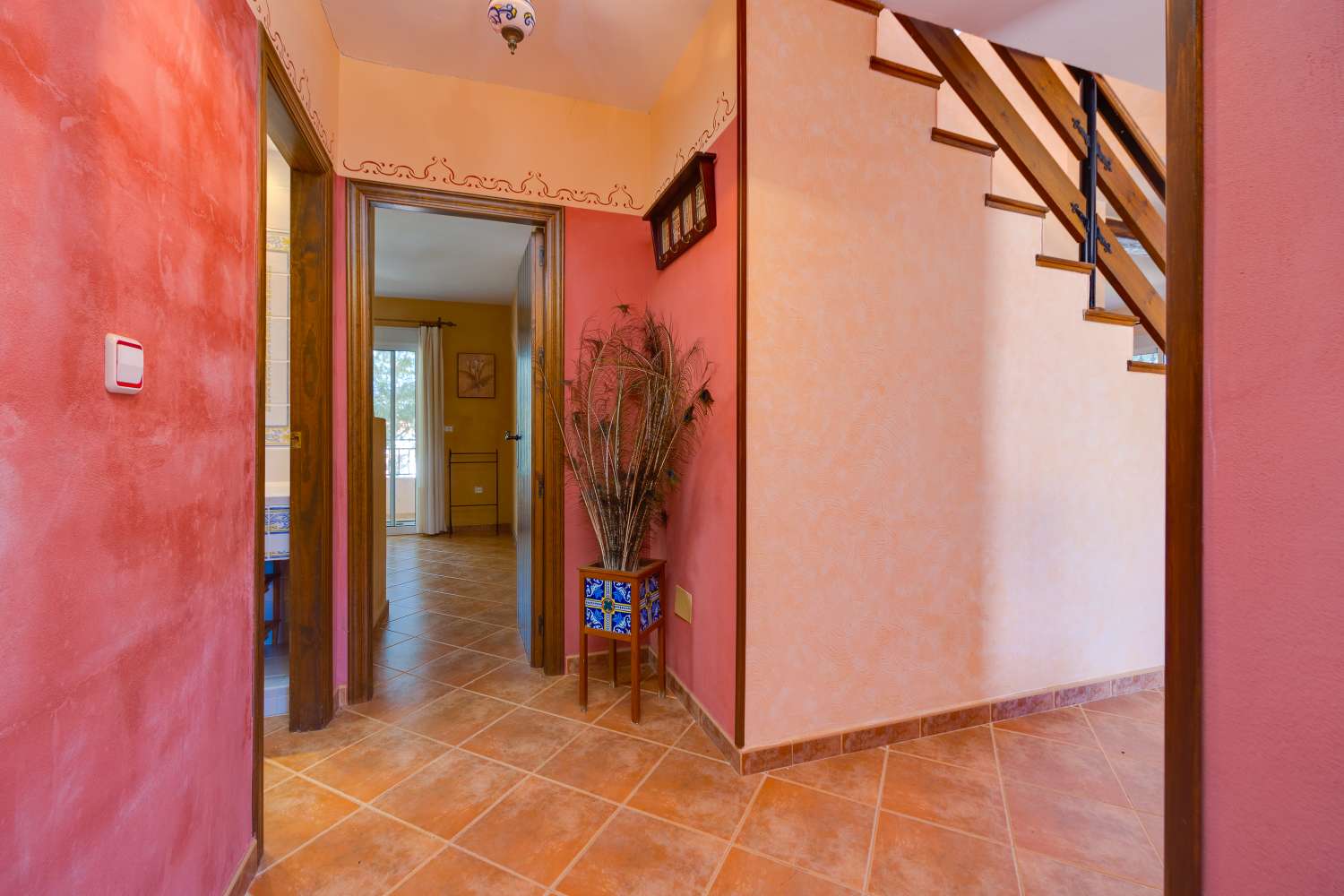 EXCLUSIVA VILLA MEDITERRÁNEA CON PARCELA DE 1.250 M², PISCINA PRIVADA Y APARTAMENTO INDEPENDIENTE EN SAN MIGUEL DE SALINAS