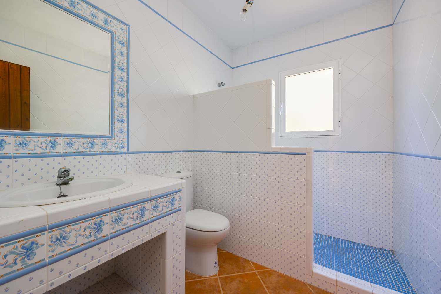 EXCLUSIVA VILLA MEDITERRÁNEA CON PARCELA DE 1.250 M², PISCINA PRIVADA Y APARTAMENTO INDEPENDIENTE EN SAN MIGUEL DE SALINAS