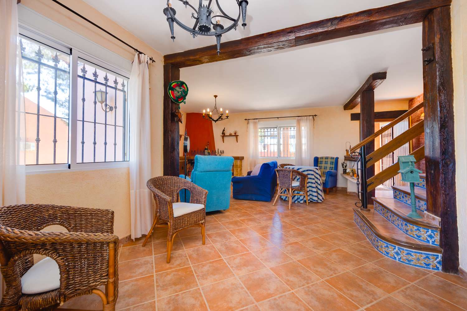 EXCLUSIVA VILLA MEDITERRÁNEA CON PARCELA DE 1.250 M², PISCINA PRIVADA Y APARTAMENTO INDEPENDIENTE EN SAN MIGUEL DE SALINAS