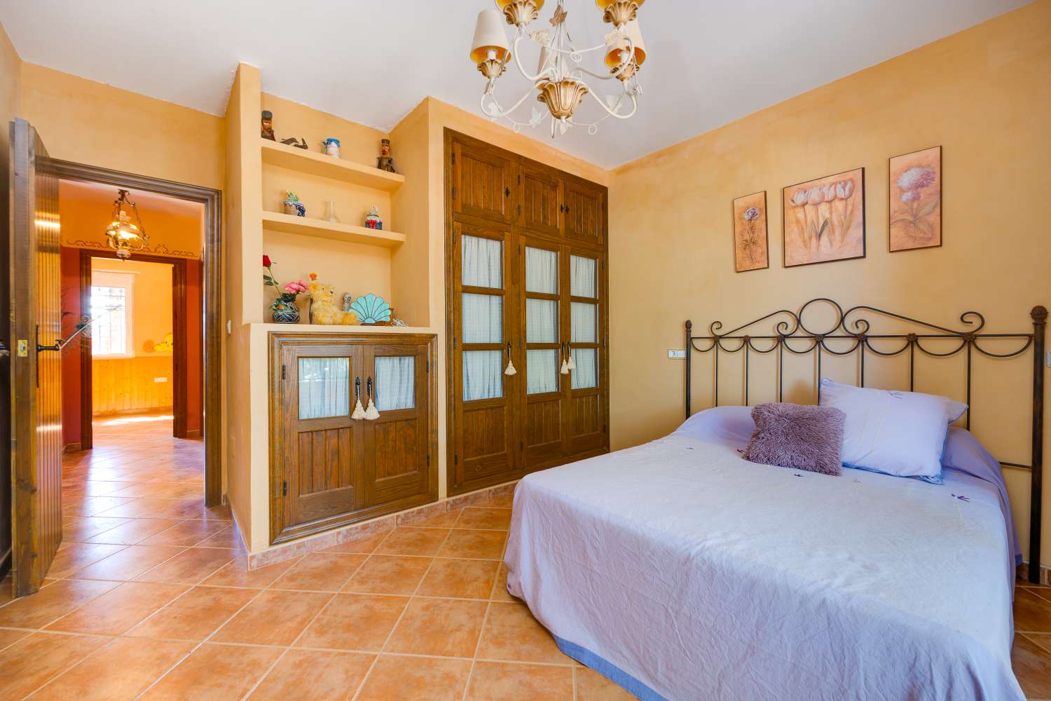 EXCLUSIVA VILLA MEDITERRÁNEA CON PARCELA DE 1.250 M², PISCINA PRIVADA Y APARTAMENTO INDEPENDIENTE EN SAN MIGUEL DE SALINAS