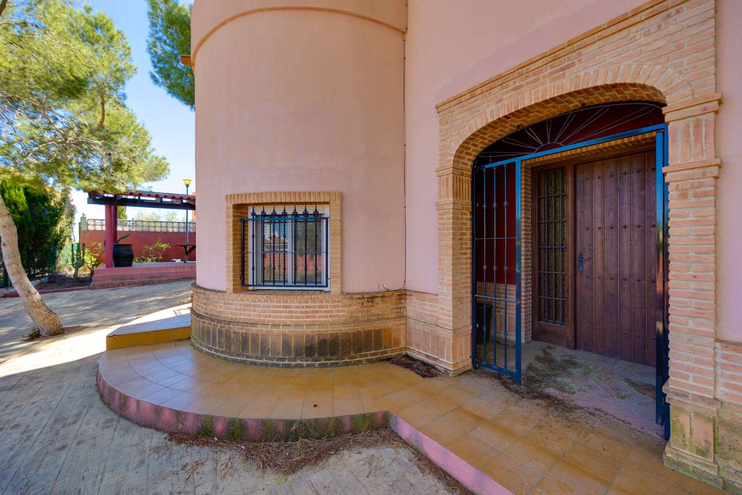 EXCLUSIVA VILLA MEDITERRÁNEA CON PARCELA DE 1.250 M², PISCINA PRIVADA Y APARTAMENTO INDEPENDIENTE EN SAN MIGUEL DE SALINAS