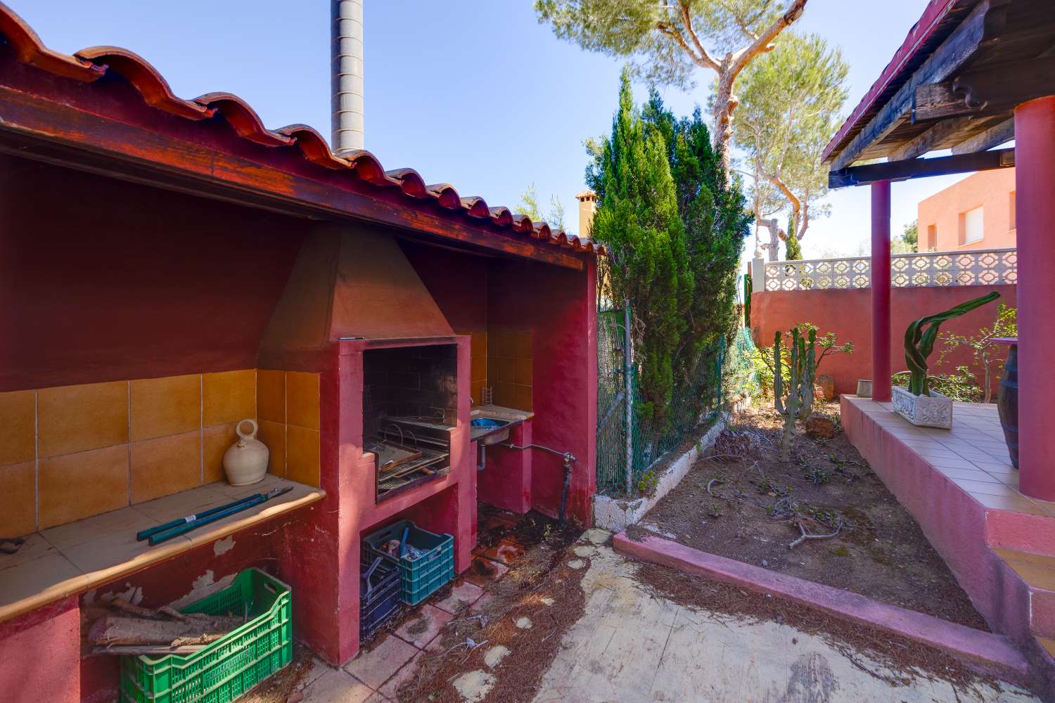 EXCLUSIVA VILLA MEDITERRÁNEA CON PARCELA DE 1.250 M², PISCINA PRIVADA Y APARTAMENTO INDEPENDIENTE EN SAN MIGUEL DE SALINAS