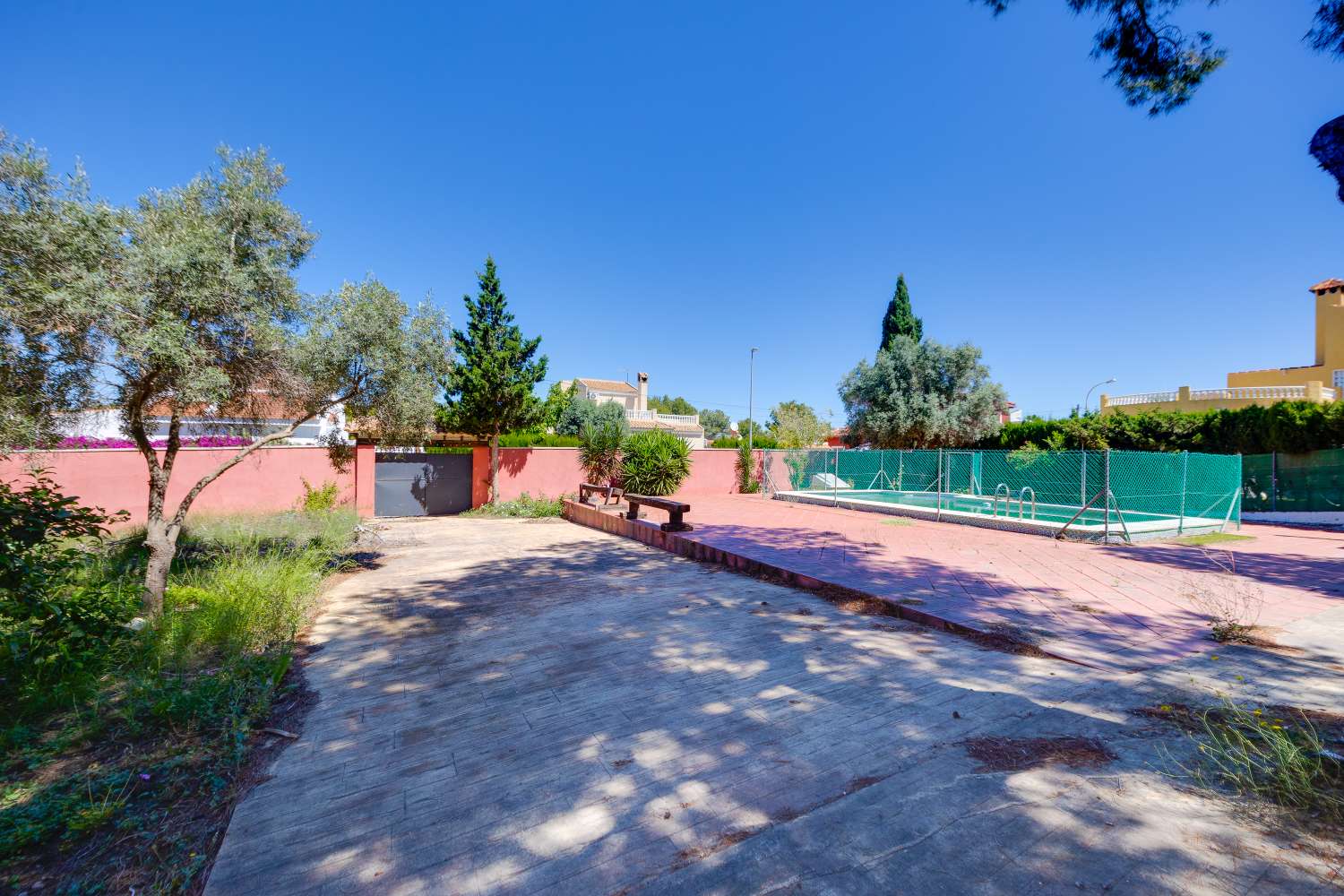 EXCLUSIVA VILLA MEDITERRÁNEA CON PARCELA DE 1.250 M², PISCINA PRIVADA Y APARTAMENTO INDEPENDIENTE EN SAN MIGUEL DE SALINAS