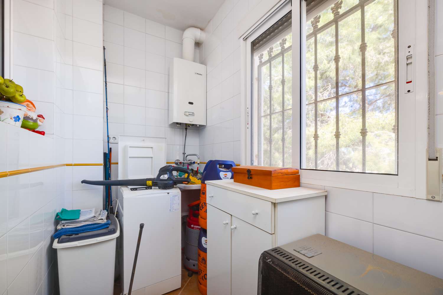 EXCLUSIVA VILLA MEDITERRÁNEA CON PARCELA DE 1.250 M², PISCINA PRIVADA Y APARTAMENTO INDEPENDIENTE EN SAN MIGUEL DE SALINAS