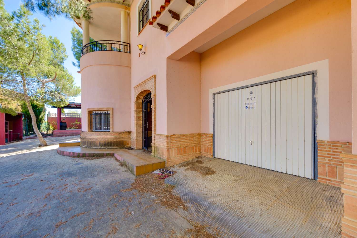 EXCLUSIVA VILLA MEDITERRÁNEA CON PARCELA DE 1.250 M², PISCINA PRIVADA Y APARTAMENTO INDEPENDIENTE EN SAN MIGUEL DE SALINAS