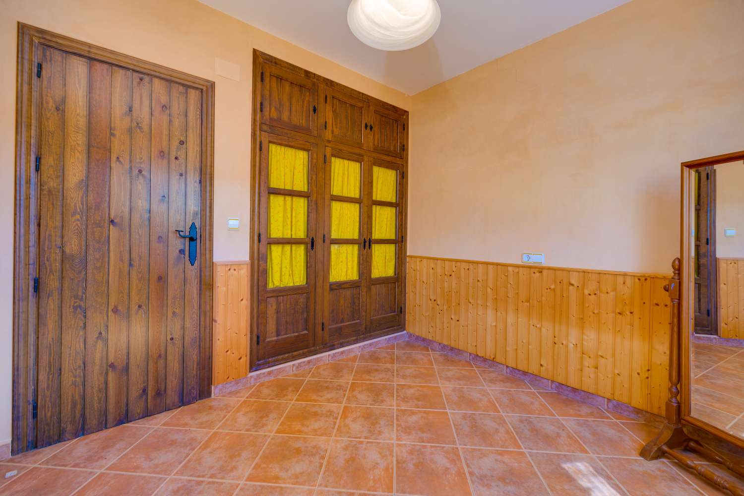 EXCLUSIVA VILLA MEDITERRÁNEA CON PARCELA DE 1.250 M², PISCINA PRIVADA Y APARTAMENTO INDEPENDIENTE EN SAN MIGUEL DE SALINAS