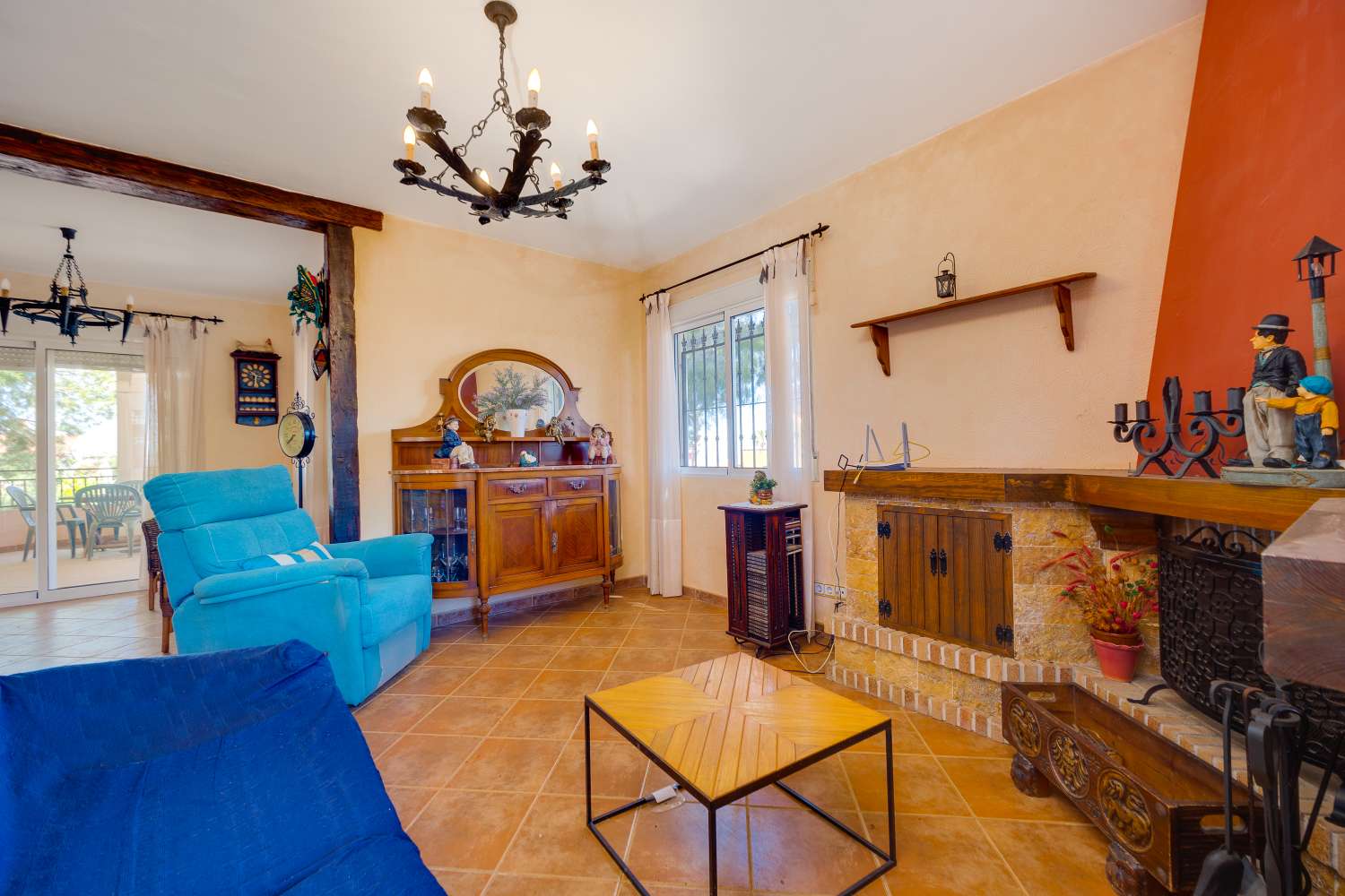 EXCLUSIVA VILLA MEDITERRÁNEA CON PARCELA DE 1.250 M², PISCINA PRIVADA Y APARTAMENTO INDEPENDIENTE EN SAN MIGUEL DE SALINAS