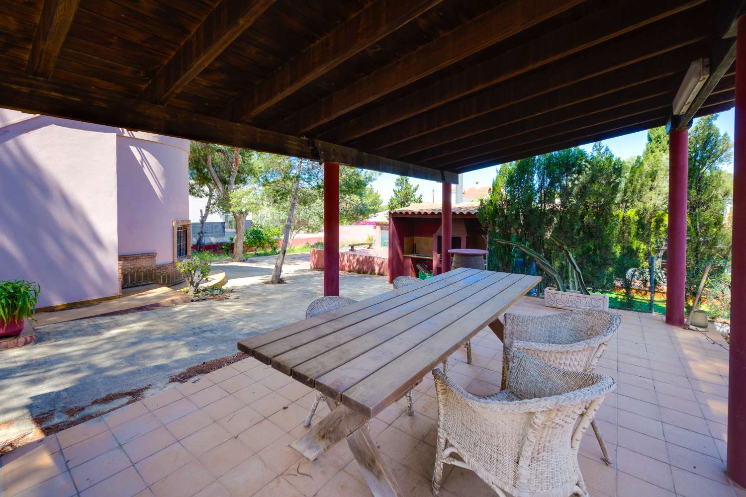 EXCLUSIVA VILLA MEDITERRÁNEA CON PARCELA DE 1.250 M², PISCINA PRIVADA Y APARTAMENTO INDEPENDIENTE EN SAN MIGUEL DE SALINAS