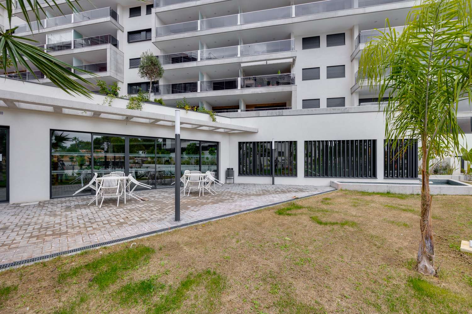 EXCLUSIVO ÁTICO DE LUJO EN CAMPOAMOR CON VISTAS AL MAR Y GRAN TERRAZA DE 45 M²