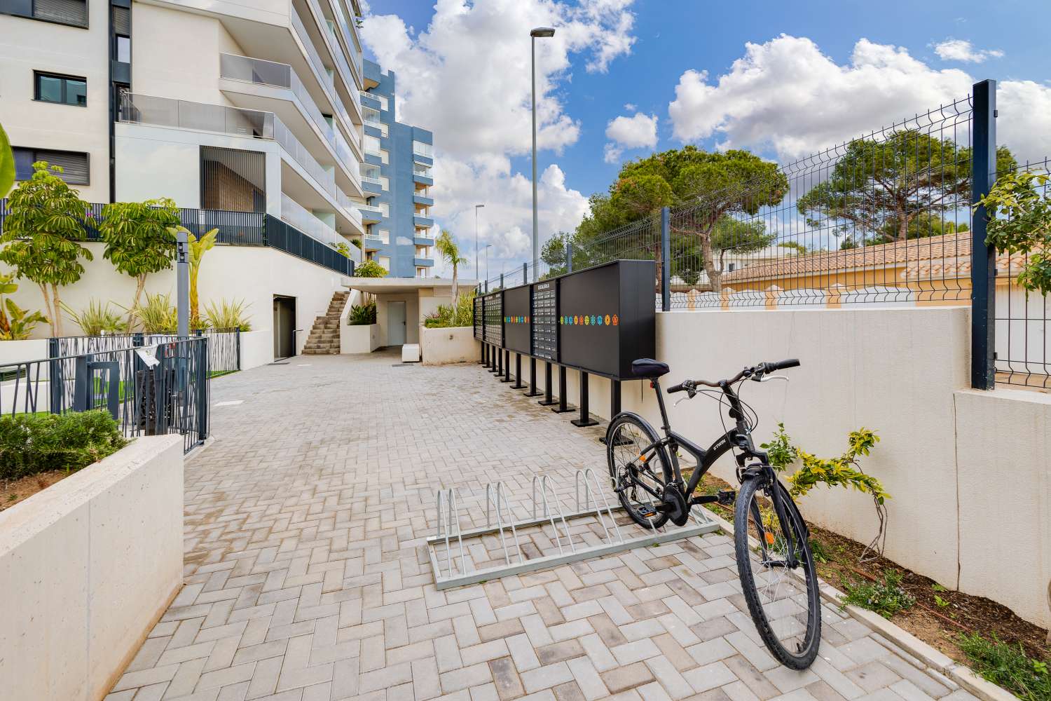 EXCLUSIVO ÁTICO DE LUJO EN CAMPOAMOR CON VISTAS AL MAR Y GRAN TERRAZA DE 45 M²