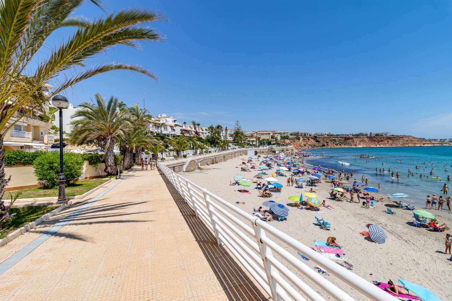 EXCLUSIVO ÁTICO DE LUJO EN CAMPOAMOR CON VISTAS AL MAR Y GRAN TERRAZA DE 45 M²