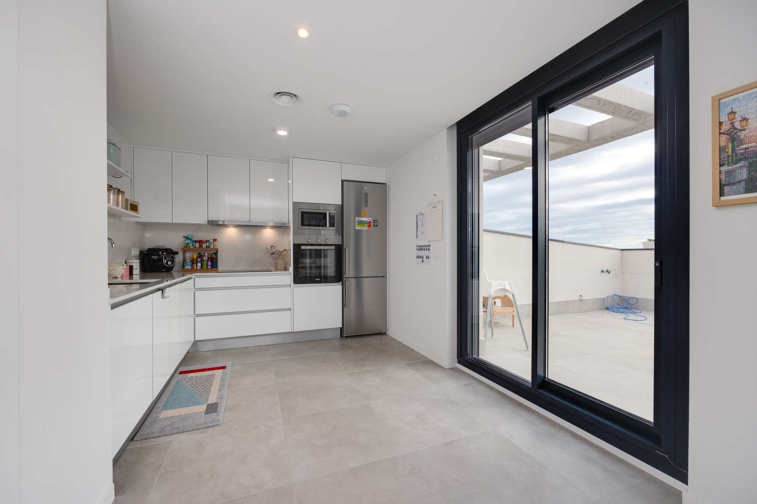 EXCLUSIVO ÁTICO DE LUJO EN CAMPOAMOR CON VISTAS AL MAR Y GRAN TERRAZA DE 45 M²