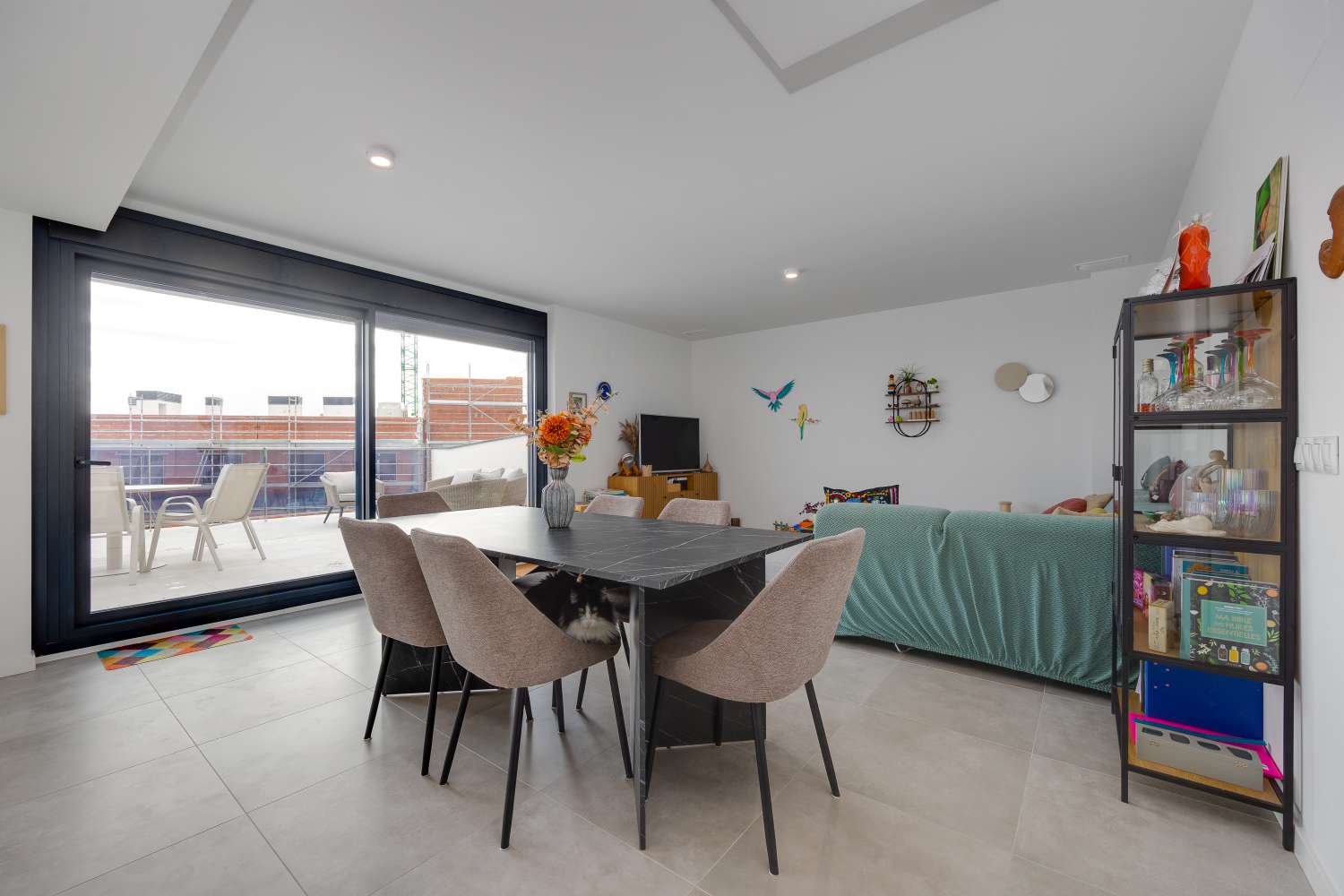 EXCLUSIVO ÁTICO DE LUJO EN CAMPOAMOR CON VISTAS AL MAR Y GRAN TERRAZA DE 45 M²