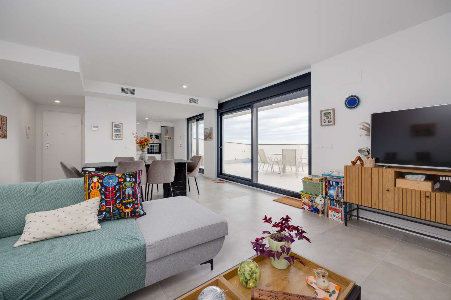 EXCLUSIVO ÁTICO DE LUJO EN CAMPOAMOR CON VISTAS AL MAR Y GRAN TERRAZA DE 45 M²