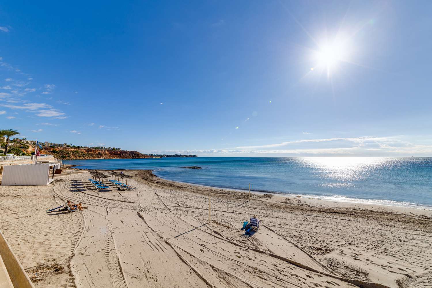 EXCLUSIVO ÁTICO DE LUJO EN CAMPOAMOR CON VISTAS AL MAR Y GRAN TERRAZA DE 45 M²
