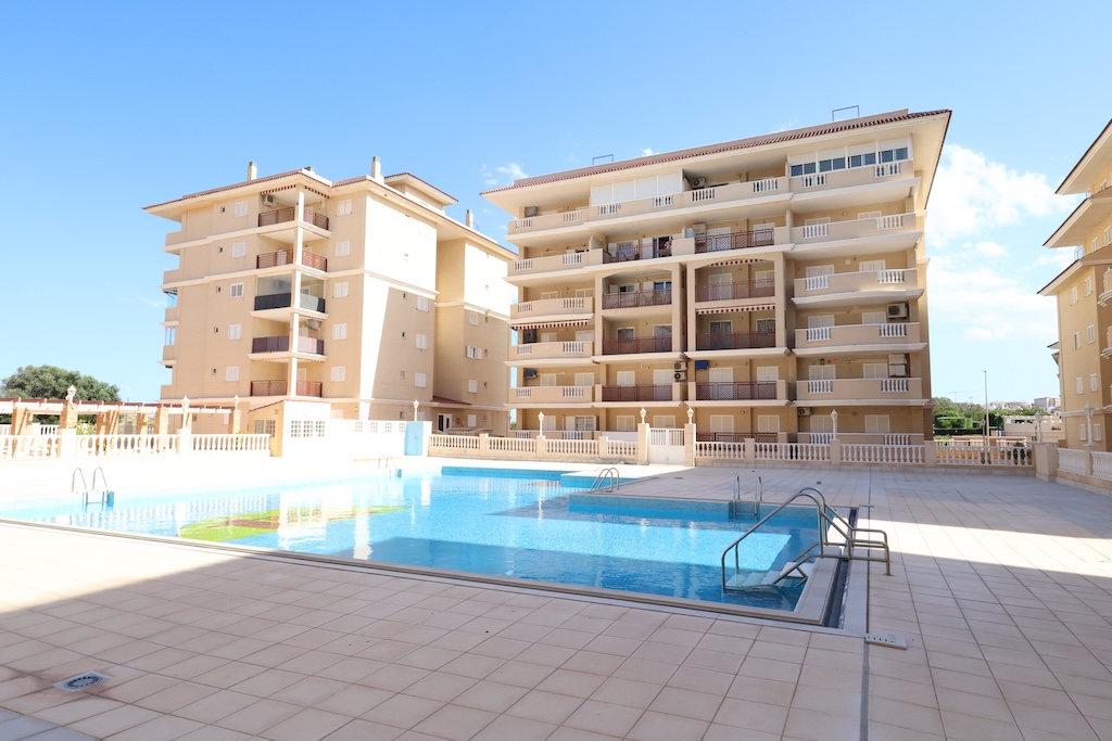APARTAMENTO CON VISTAS AL MAR Y GARAJE A SOLO 200 METROS DE LA PLAYA DE LA MATA – RESIDENCIAL VIÑA MAR VII