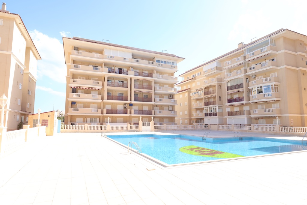 APARTAMENTO CON VISTAS AL MAR Y GARAJE A SOLO 200 METROS DE LA PLAYA DE LA MATA – RESIDENCIAL VIÑA MAR VII