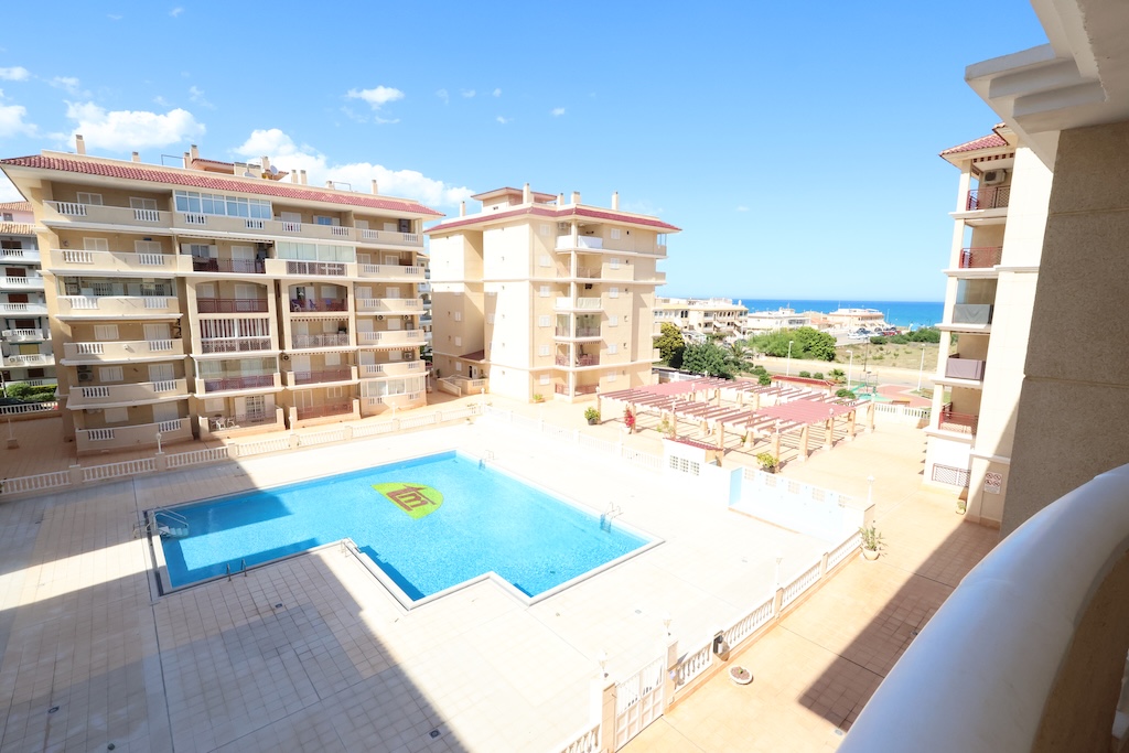 APARTAMENTO CON VISTAS AL MAR Y GARAJE A SOLO 200 METROS DE LA PLAYA DE LA MATA – RESIDENCIAL VIÑA MAR VII