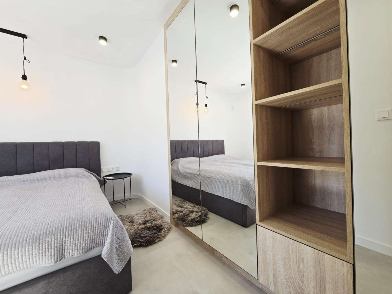 EXCLUSIVA VILLA MODERNA TOTALMENTE REFORMADA CON PISCINA PRIVADA EN CABO ROIG A 600 METROS DE LA PLAYA