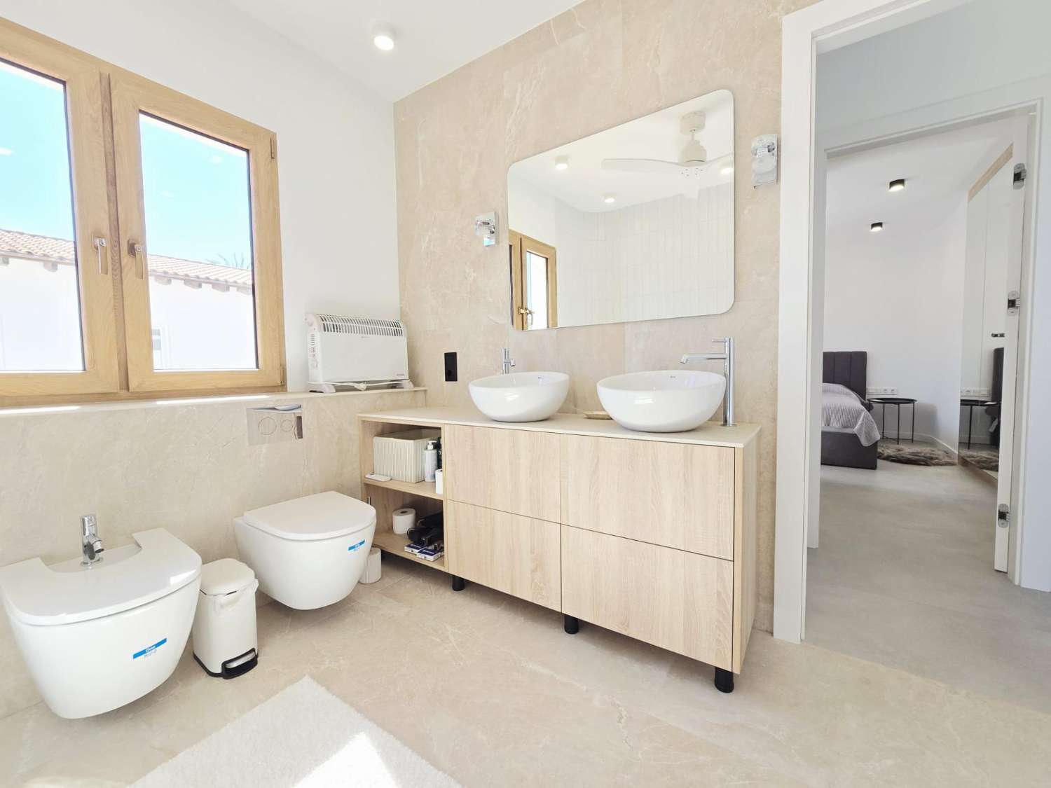 EXCLUSIVA VILLA MODERNA TOTALMENTE REFORMADA CON PISCINA PRIVADA EN CABO ROIG A 600 METROS DE LA PLAYA