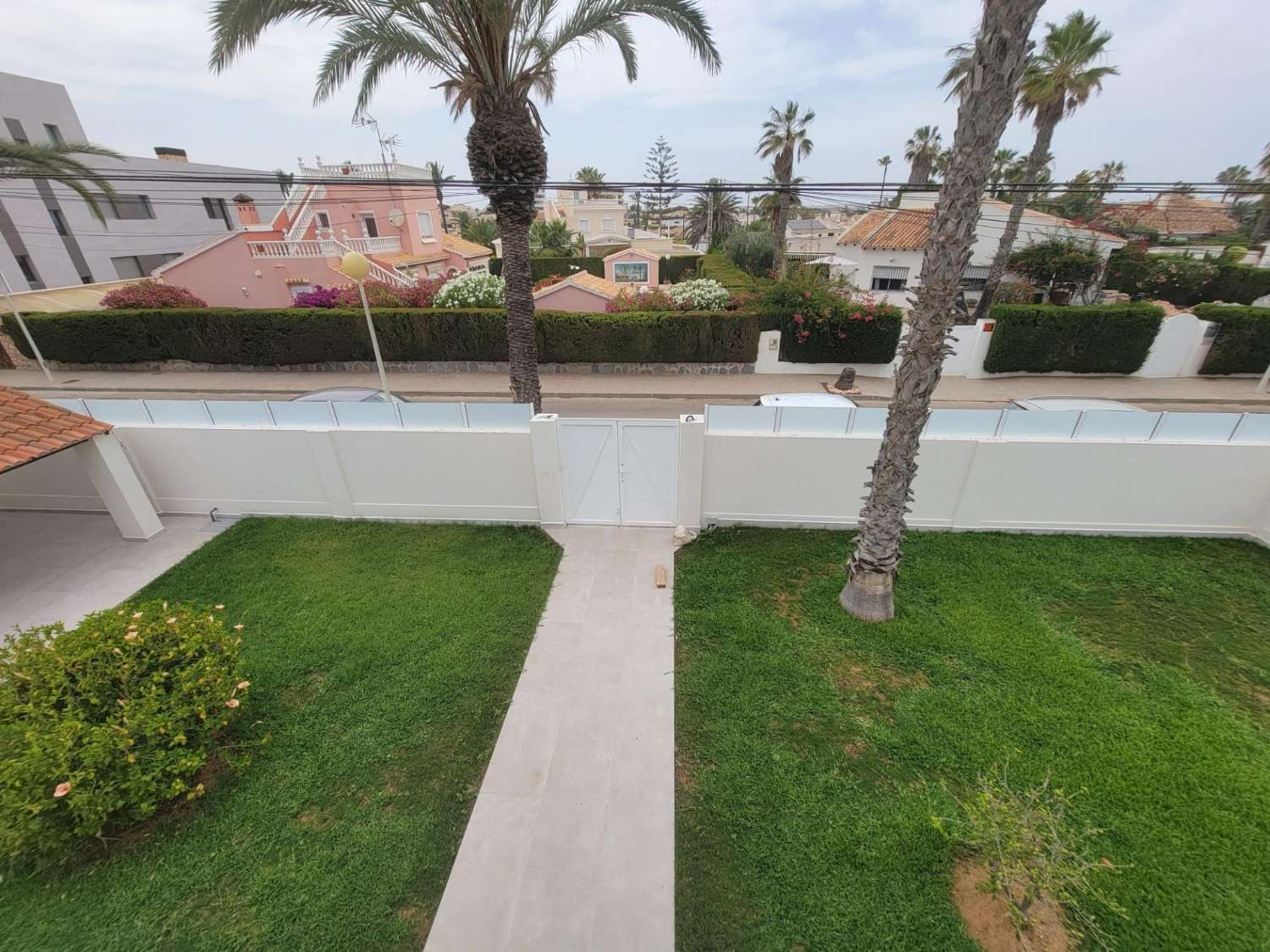 EXCLUSIVA VILLA MODERNA TOTALMENTE REFORMADA CON PISCINA PRIVADA EN CABO ROIG A 600 METROS DE LA PLAYA