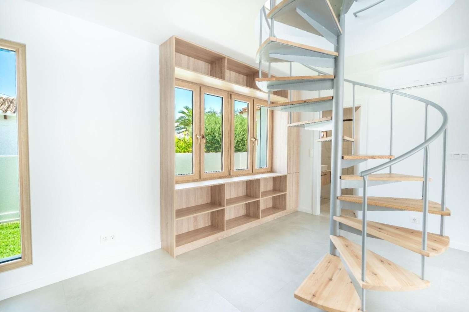EXCLUSIVA VILLA MODERNA TOTALMENTE REFORMADA CON PISCINA PRIVADA EN CABO ROIG A 600 METROS DE LA PLAYA