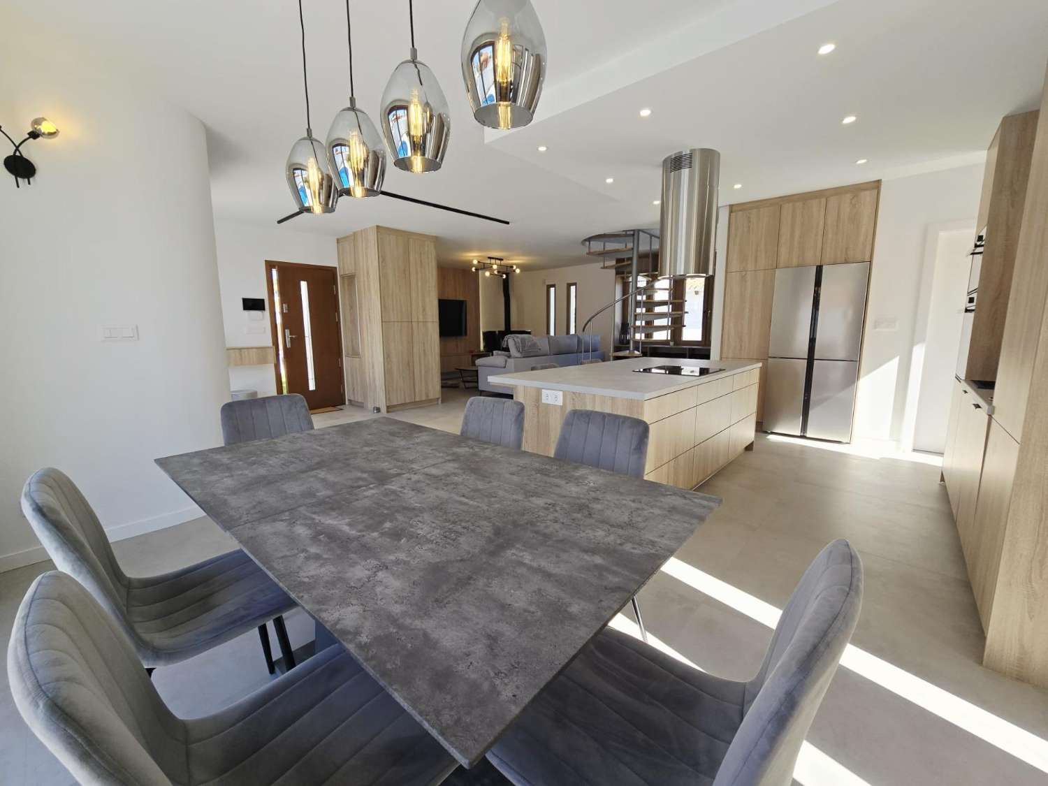 EXCLUSIVA VILLA MODERNA TOTALMENTE REFORMADA CON PISCINA PRIVADA EN CABO ROIG A 600 METROS DE LA PLAYA